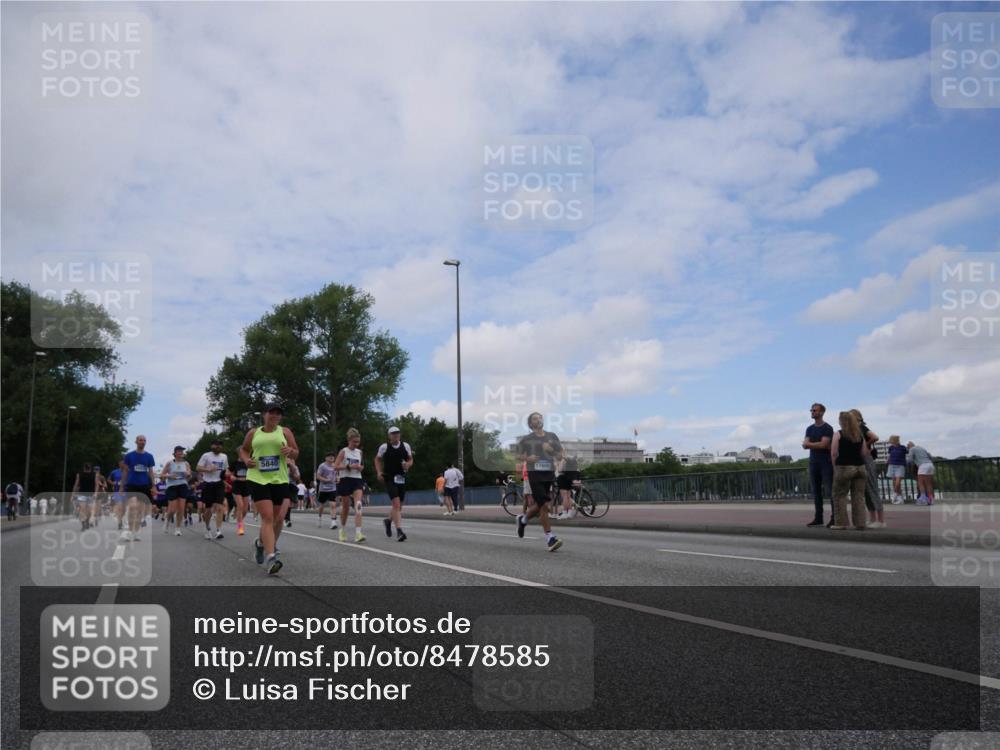 29.06.2025 - hella hamburg halbmarathon Luisa Fischer http://msf.ph/oto/8478585 29.06.2025 11:20:38 Kennedybrücke 5840, 17605, 1247, 3228, 3640, 3864, 3865, 4107, 4130, 5840, 5980, 6809, 7678, 8042, 10079, 10318 meine-sportfotos.de