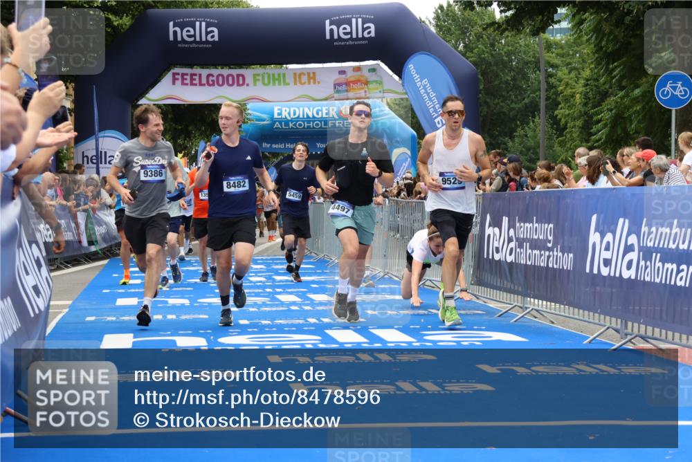 29.06.2025 - hella hamburg halbmarathon Strokosch-Dieckow http://msf.ph/oto/8478596 29.06.2025 10:46:29 Ziel 2222, 2842, 4237, 4497, 5459, 6421, 6978, 7335, 8482, 8981, 9051, 9232, 9386, 9529, 9786, 11185, 11773, 12891, 13525, 14045, 14228, 14482, 15133, 15157, 15206, 16127, 17281, 17461, 18637, 18882, 19209 meine-sportfotos.de