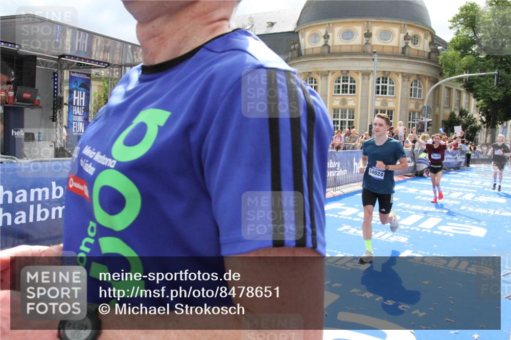 29.06.2025 - hella hamburg halbmarathon Michael Strokosch http://msf.ph/oto/8478651 29.06.2025 10:40:30 Ziel 6649, 7284, 8370, 8966, 10978, 12540, 14924, 15247, 17214, 17245, 17916 meine-sportfotos.de