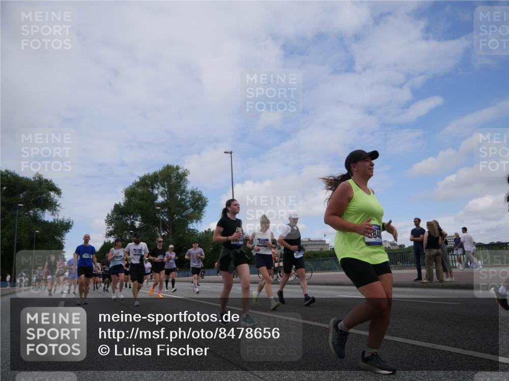 29.06.2025 - hella hamburg halbmarathon Luisa Fischer http://msf.ph/oto/8478656 29.06.2025 11:20:40 Kennedybrücke 4044, 322, 4130, 15578, 8042, 7678, 1247, 2434, 3228, 3640, 3864, 3865, 4107, 4130, 5840, 6107, 6498, 6809, 7678, 8042, 8997, 10079, 10318 meine-sportfotos.de