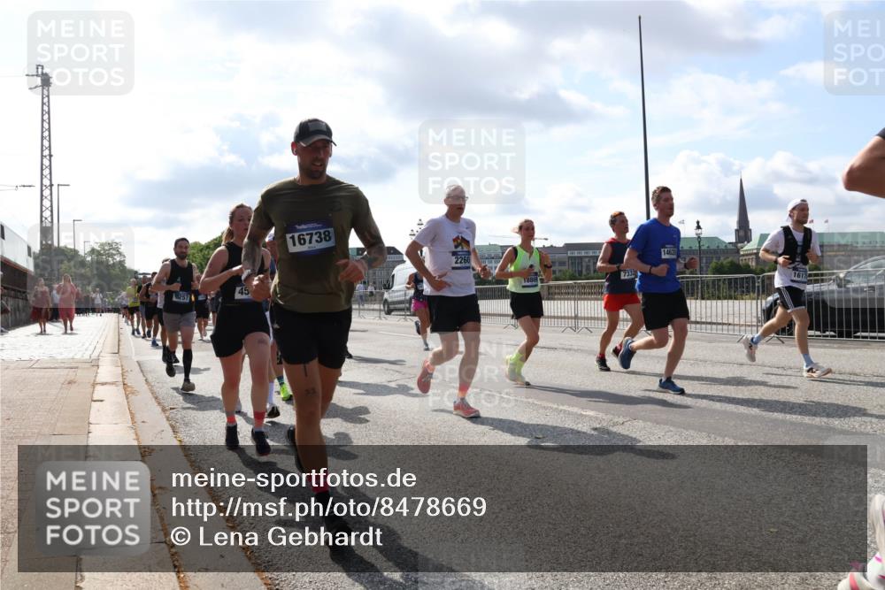 29.06.2025 - hella hamburg halbmarathon Lena Gebhardt http://msf.ph/oto/8478669 29.06.2025 09:56:02 Lombardsbrücke 257, 45, 16738, 2260, 14628, 7332, 1617, 18869, 1061, 1120, 1143, 1151, 1216, 1257, 1267, 1461, 1499, 1502, 1507, 1592, 1630, 1689, 2083, 2250, 2260, 2284, 2504, 2706, 2708, 2718, 2818, 2864, 2884, 3060, 3213, 3399, 3543, 3654, 3692, 3945, 3985, 4033, 4077, 4088, 4127, 4324, 4345, 4346, 4557, 4601, 4847, 4890, 5116, 5421, 5459, 5607, 6009, 6054, 6115, 6134, 6168, 6421, 6481, 6691, 6994, 7056, 7100, 7178, 7224, 7269, 7332, 7943, 8335, 8514, 8968, 8989, 9246, 9537, 10596 meine-sportfotos.de