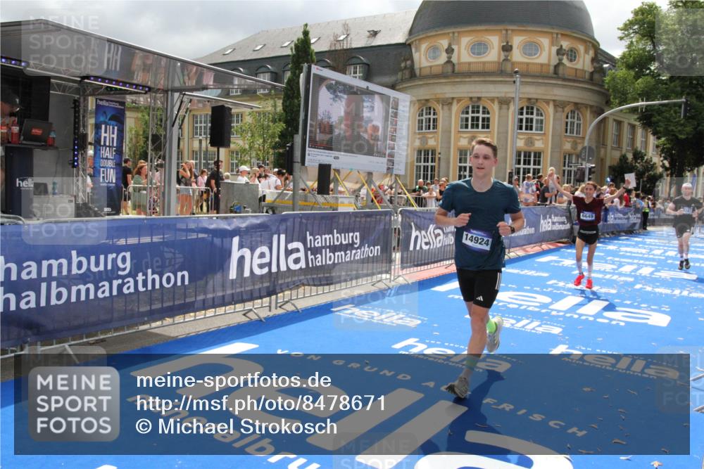 29.06.2025 - hella hamburg halbmarathon Michael Strokosch http://msf.ph/oto/8478671 29.06.2025 10:40:31 Ziel 6649, 7284, 8966, 10978, 11767, 12540, 14924, 15164, 15247, 17214, 17245, 17916 meine-sportfotos.de