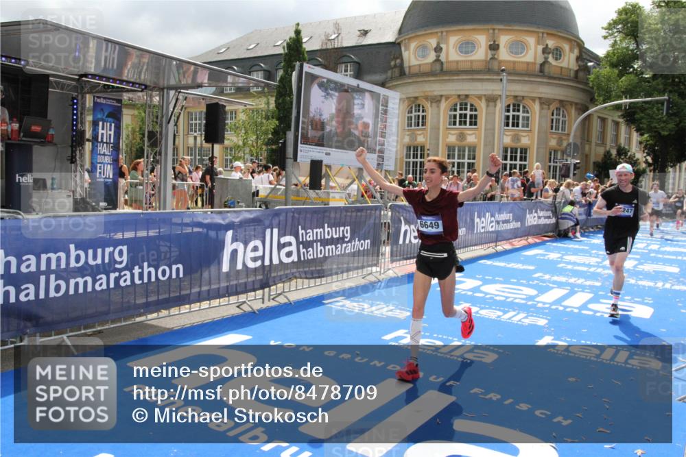29.06.2025 - hella hamburg halbmarathon Michael Strokosch http://msf.ph/oto/8478709 29.06.2025 10:40:32 Ziel 6649, 7284, 8966, 10978, 11767, 12365, 12540, 14924, 15164, 15247, 17214, 17245, 18192 meine-sportfotos.de