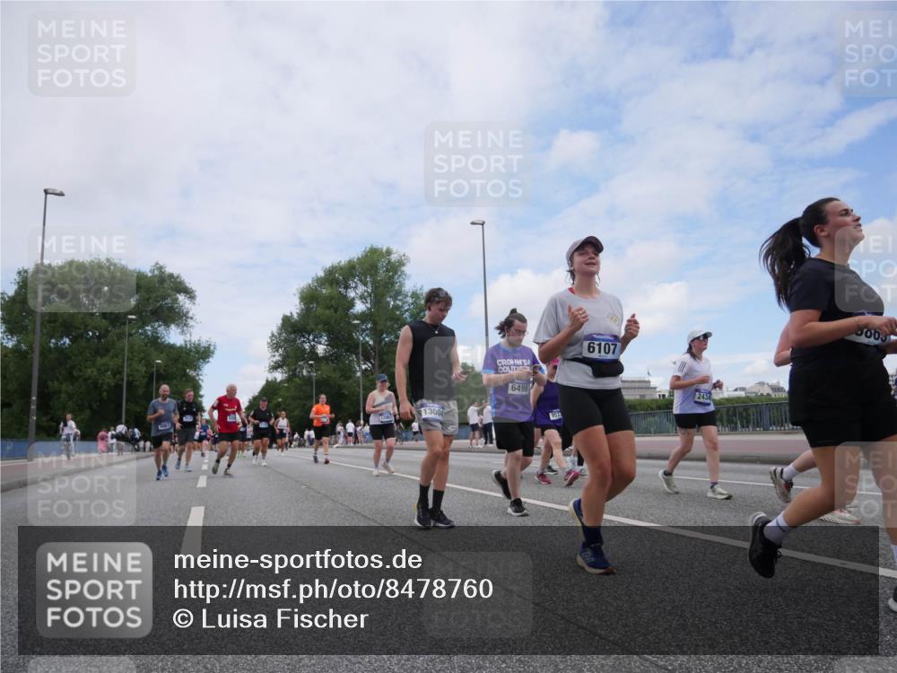 29.06.2025 - hella hamburg halbmarathon Luisa Fischer http://msf.ph/oto/8478760 29.06.2025 11:20:48 Kennedybrücke 6461, 12967, 13004, 6498, 6107, 2434, 500, 2434, 2938, 3640, 3864, 3865, 4107, 4125, 6107, 6498, 6508, 6661, 6809, 7180, 7281, 8042, 8997, 9533, 10079, 10318 meine-sportfotos.de