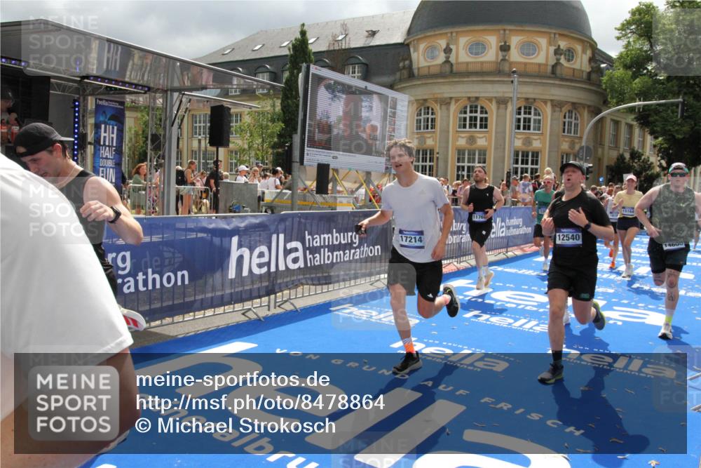 29.06.2025 - hella hamburg halbmarathon Michael Strokosch http://msf.ph/oto/8478864 29.06.2025 10:40:36 Ziel 7284, 8966, 10978, 11767, 12365, 12540, 15015, 15164, 15542, 17214, 17724, 18192 meine-sportfotos.de