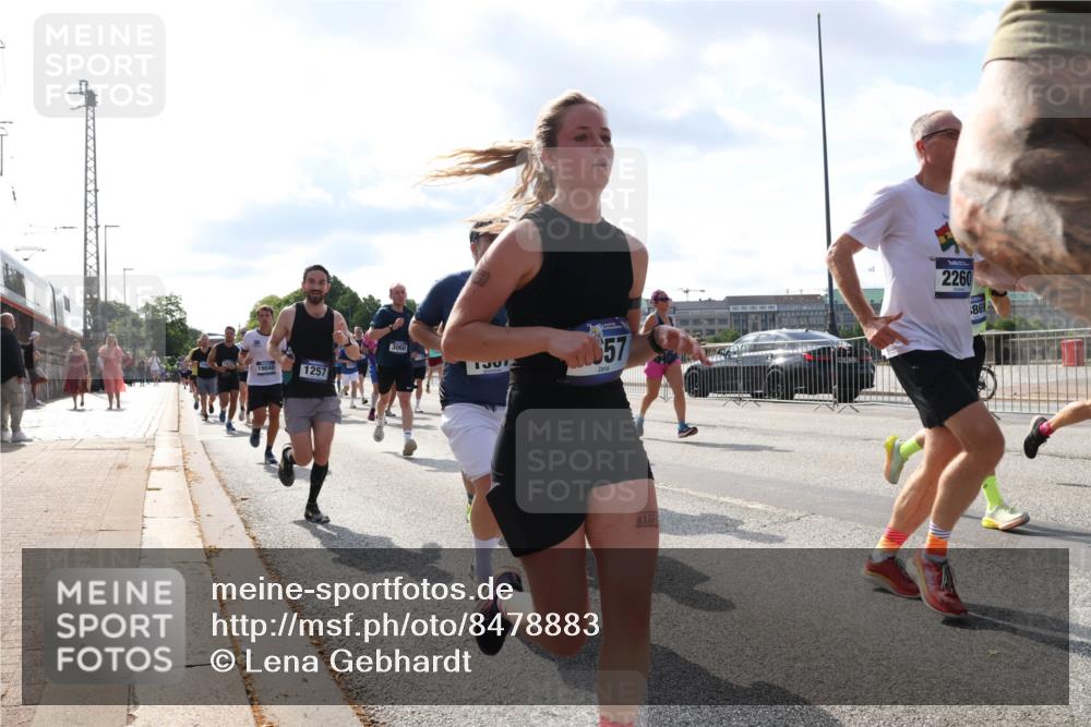29.06.2025 - hella hamburg halbmarathon Lena Gebhardt http://msf.ph/oto/8478883 29.06.2025 09:56:03 Lombardsbrücke 19040, 1257, 057, 2260, 869, 1061, 1143, 1216, 1257, 1267, 1461, 1499, 1502, 1507, 1592, 1630, 1689, 2083, 2250, 2260, 2284, 2504, 2706, 2708, 2718, 2818, 2864, 2884, 3060, 3213, 3399, 3543, 3654, 3692, 3945, 3985, 4033, 4077, 4088, 4127, 4324, 4345, 4346, 4557, 4601, 4847, 4890, 5116, 5421, 5607, 6009, 6054, 6115, 6134, 6168, 6421, 6481, 6691, 6994, 7056, 7100, 7178, 7224, 7269, 7332, 7943, 8335, 8514, 8968, 8989, 9246, 9537, 10596 meine-sportfotos.de