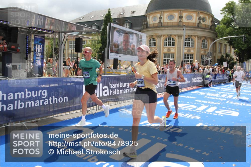 29.06.2025 - hella hamburg halbmarathon Michael Strokosch http://msf.ph/oto/8478925 29.06.2025 10:40:38 Ziel 1912, 4843, 7284, 8966, 10978, 11767, 12365, 12540, 12865, 14820, 15015, 15164, 15542, 17214, 17724, 18192, 18399 meine-sportfotos.de