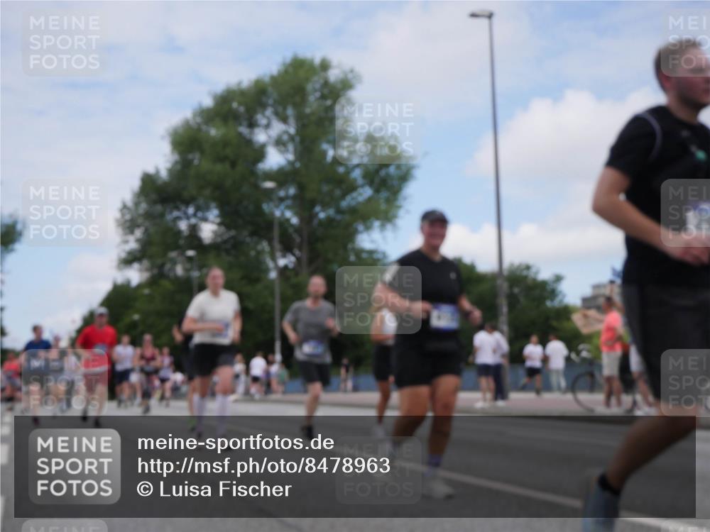 29.06.2025 - hella hamburg halbmarathon Luisa Fischer http://msf.ph/oto/8478963 29.06.2025 11:20:53 Kennedybrücke 2605, 2938, 3143, 3960, 4125, 5136, 6508, 6661, 7180, 7281, 8997, 9533 meine-sportfotos.de