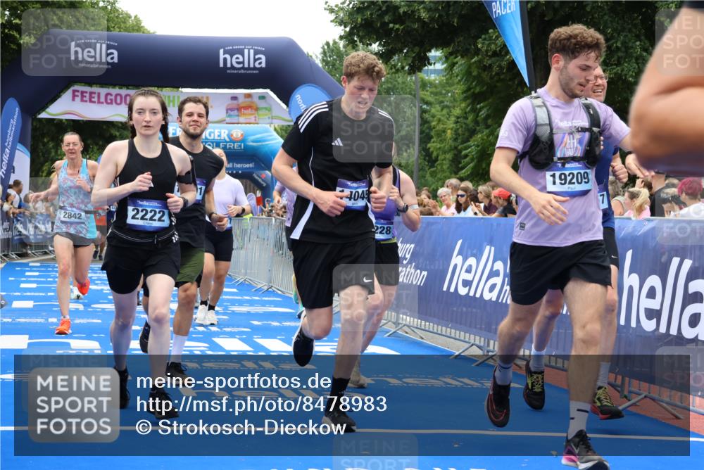 29.06.2025 - hella hamburg halbmarathon Strokosch-Dieckow http://msf.ph/oto/8478983 29.06.2025 10:46:25 Ziel 1600, 2222, 2842, 4237, 4497, 5459, 6421, 6691, 6978, 7335, 8142, 8482, 8981, 9232, 9386, 9529, 9786, 11185, 11773, 12171, 12651, 12891, 13698, 14045, 14200, 14228, 14262, 14482, 15157, 16127, 17281, 17461, 18118, 18211, 18637, 18882, 19209 meine-sportfotos.de