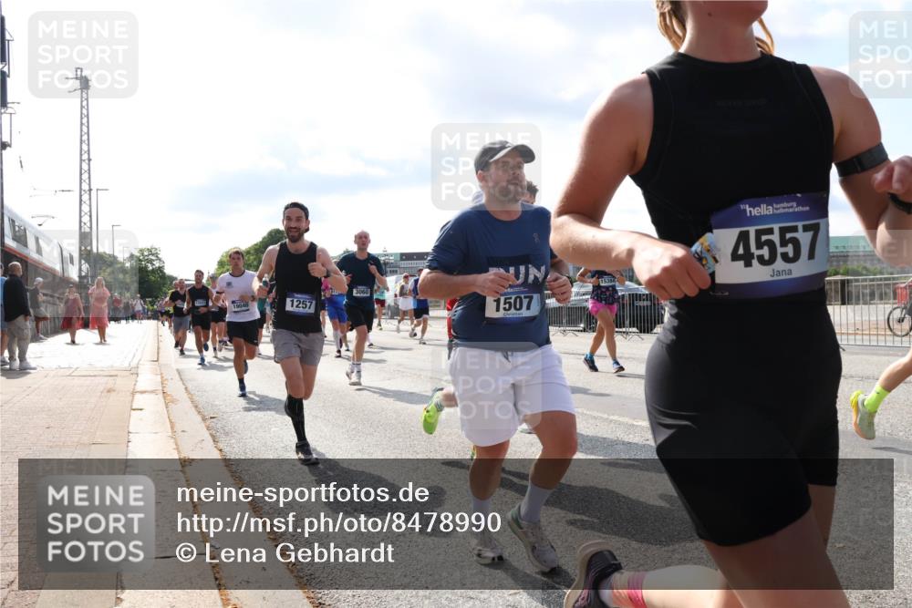 29.06.2025 - hella hamburg halbmarathon Lena Gebhardt http://msf.ph/oto/8478990 29.06.2025 09:56:04 Lombardsbrücke 19040, 1257, 3060, 3060, 1507, 15384, 4557, 1061, 1143, 1216, 1257, 1267, 1461, 1499, 1502, 1507, 1592, 1630, 1689, 2083, 2250, 2260, 2284, 2504, 2706, 2708, 2718, 2818, 2864, 2884, 3060, 3213, 3399, 3543, 3654, 3692, 3945, 4033, 4077, 4088, 4127, 4324, 4345, 4346, 4557, 4601, 4847, 4890, 5116, 5421, 5600, 5607, 6009, 6115, 6134, 6168, 6421, 6481, 6691, 6994, 7056, 7100, 7178, 7224, 7269, 7332, 7943, 8335, 8514, 8968, 8989, 9246, 9537, 10596 meine-sportfotos.de