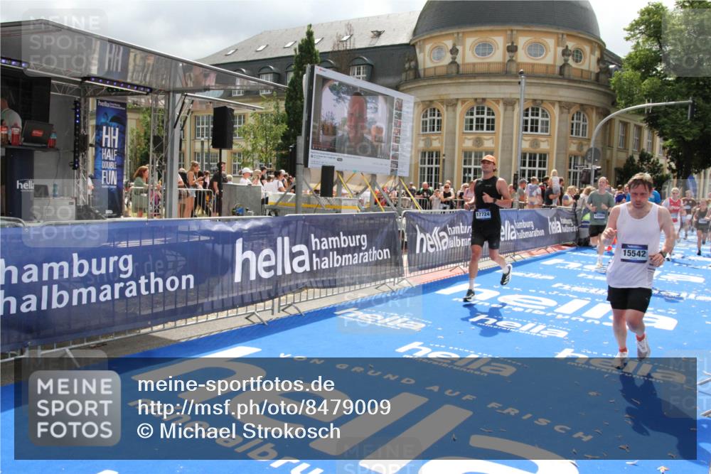 29.06.2025 - hella hamburg halbmarathon Michael Strokosch http://msf.ph/oto/8479009 29.06.2025 10:40:42 Ziel 1912, 2324, 2714, 4843, 7622, 9294, 10900, 12865, 14272, 14820, 15015, 15493, 15542, 16599, 17724, 18399 meine-sportfotos.de