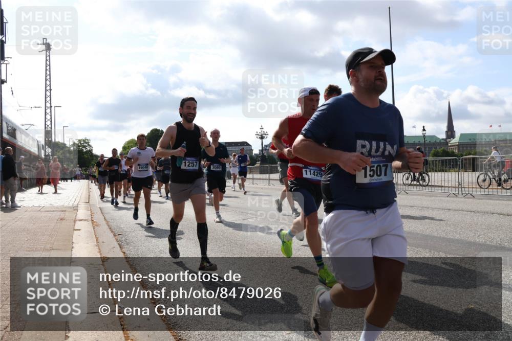 29.06.2025 - hella hamburg halbmarathon Lena Gebhardt http://msf.ph/oto/8479026 29.06.2025 09:56:04 Lombardsbrücke 1257, 3060, 19040, 11429, 1507, 1061, 1143, 1216, 1257, 1267, 1461, 1499, 1502, 1507, 1592, 1630, 1689, 2083, 2250, 2260, 2284, 2504, 2706, 2708, 2718, 2818, 2864, 2884, 3060, 3213, 3399, 3543, 3654, 3692, 3945, 4033, 4077, 4088, 4127, 4324, 4345, 4346, 4557, 4601, 4847, 4890, 5116, 5421, 5600, 5607, 6009, 6115, 6134, 6168, 6421, 6481, 6691, 6994, 7056, 7100, 7178, 7224, 7269, 7332, 7943, 8335, 8514, 8968, 8989, 9246, 9537, 10596 meine-sportfotos.de