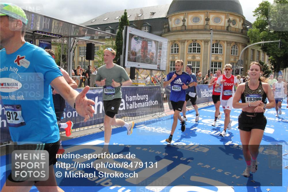 29.06.2025 - hella hamburg halbmarathon Michael Strokosch http://msf.ph/oto/8479131 29.06.2025 10:40:45 Ziel 1882, 1912, 2324, 2714, 2750, 4634, 4843, 4889, 5014, 5026, 5745, 7080, 7622, 8074, 8629, 9294, 10900, 12865, 14092, 14272, 14820, 15351, 15493, 15542, 16201, 16249, 16599, 17486, 17724, 18399 meine-sportfotos.de