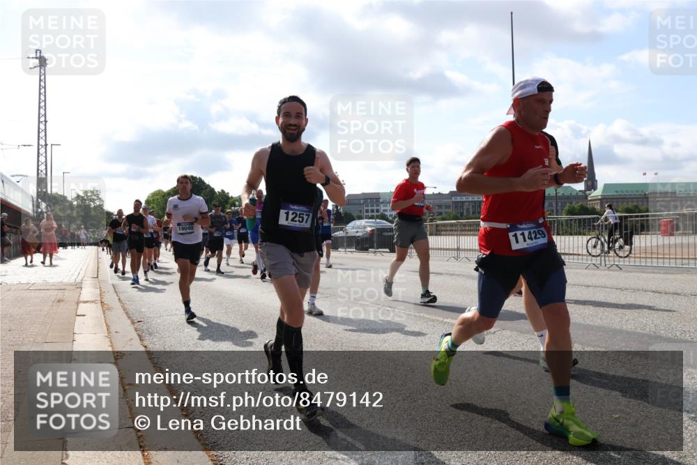 29.06.2025 - hella hamburg halbmarathon Lena Gebhardt http://msf.ph/oto/8479142 29.06.2025 09:56:04 Lombardsbrücke 19040, 1257, 11429, 1061, 1143, 1216, 1257, 1267, 1461, 1499, 1502, 1507, 1592, 1630, 1689, 2083, 2250, 2260, 2284, 2504, 2706, 2708, 2718, 2818, 2864, 2884, 3060, 3213, 3399, 3543, 3654, 3692, 3945, 4033, 4077, 4088, 4127, 4324, 4345, 4346, 4557, 4601, 4847, 4890, 5116, 5421, 5600, 5607, 6009, 6115, 6134, 6168, 6421, 6481, 6691, 6994, 7056, 7100, 7178, 7224, 7269, 7332, 7943, 8335, 8514, 8968, 8989, 9246, 9537, 10596 meine-sportfotos.de