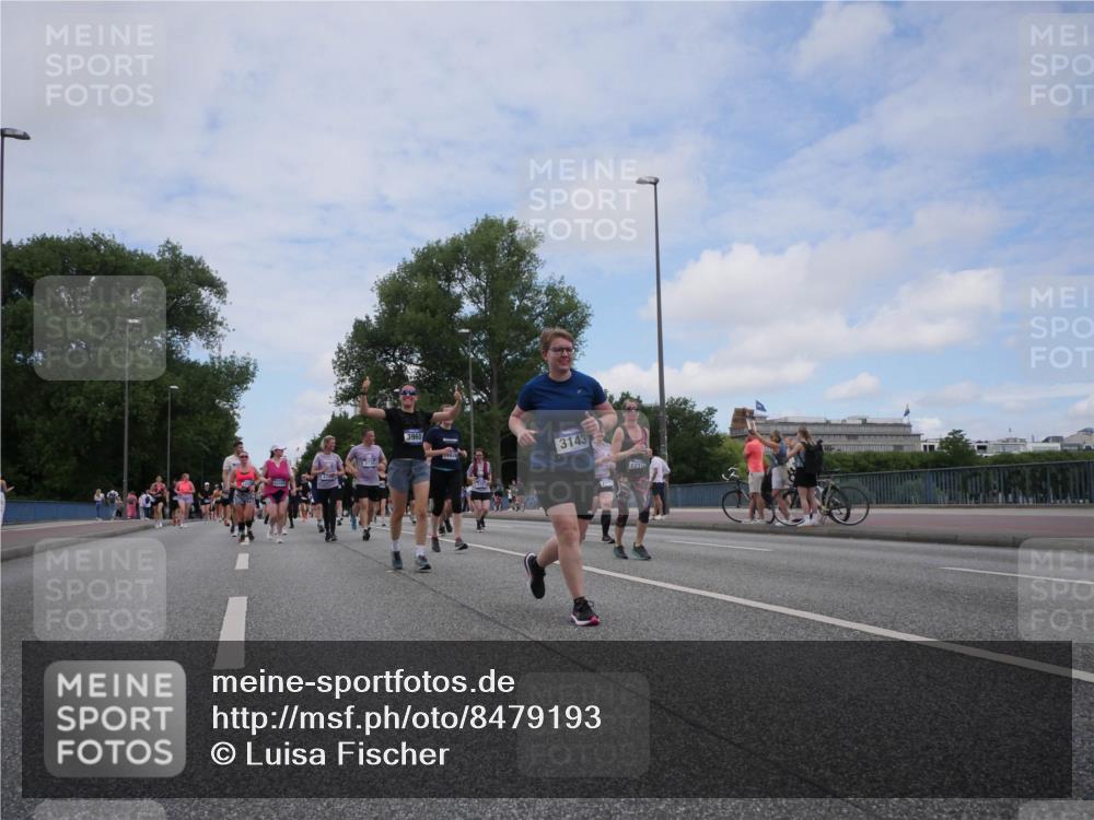 29.06.2025 - hella hamburg halbmarathon Luisa Fischer http://msf.ph/oto/8479193 29.06.2025 11:20:59 Kennedybrücke 3960, 4321, 3143, 2605, 3143, 3739, 3960, 4474, 5136, 6666, 6688, 7180, 7281, 8790, 8791, 10113 meine-sportfotos.de