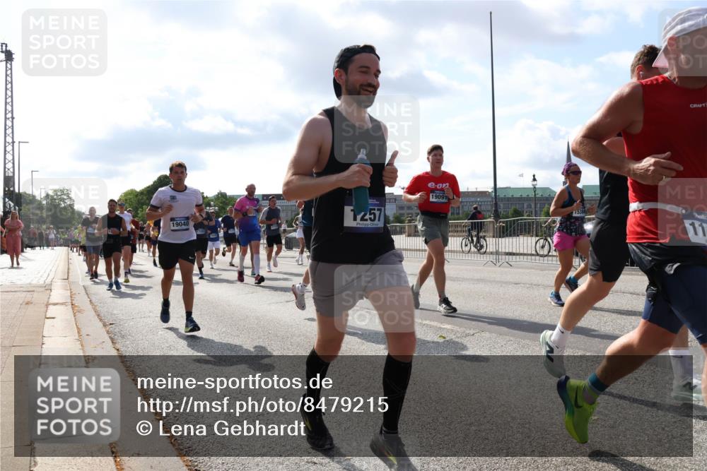 29.06.2025 - hella hamburg halbmarathon Lena Gebhardt http://msf.ph/oto/8479215 29.06.2025 09:56:05 Lombardsbrücke 19040, 1257, 19091, 15384, 11, 1061, 1143, 1216, 1257, 1267, 1452, 1461, 1499, 1502, 1507, 1592, 1630, 1689, 2083, 2250, 2260, 2284, 2504, 2708, 2718, 2818, 2864, 2884, 3060, 3399, 3543, 3654, 3692, 3945, 4033, 4077, 4088, 4127, 4324, 4345, 4346, 4557, 4601, 5116, 5421, 5482, 5600, 5607, 6009, 6115, 6134, 6168, 6481, 6691, 6994, 7056, 7100, 7178, 7224, 7269, 7332, 7583, 7943, 8335, 8514, 8968, 8989, 8996, 9246, 9537, 10596 meine-sportfotos.de