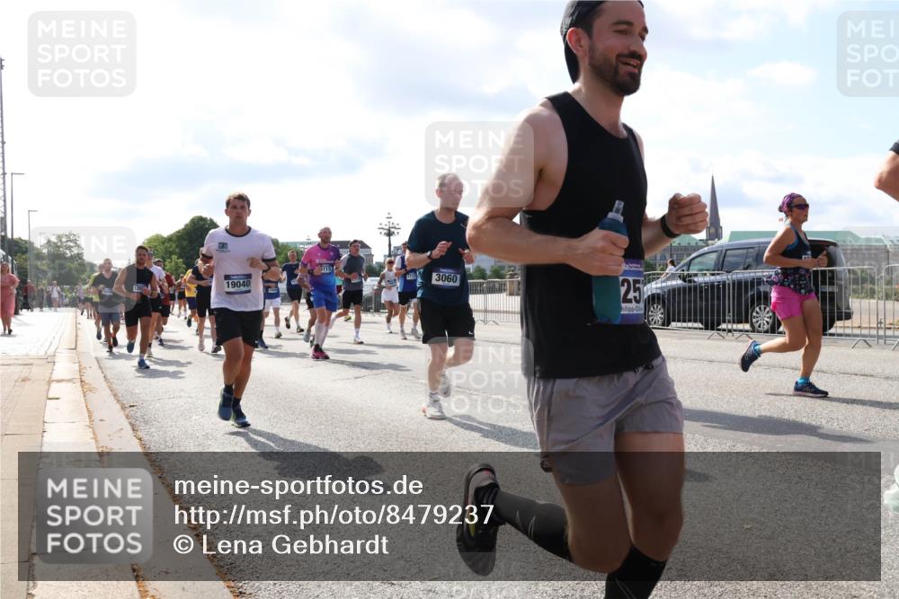 29.06.2025 - hella hamburg halbmarathon Lena Gebhardt http://msf.ph/oto/8479237 29.06.2025 09:56:05 Lombardsbrücke 115, 1250, 19040, 3060, 25, 1061, 1143, 1216, 1257, 1267, 1452, 1461, 1499, 1502, 1507, 1592, 1630, 1689, 2083, 2250, 2260, 2284, 2504, 2708, 2718, 2818, 2864, 2884, 3060, 3399, 3543, 3654, 3692, 3945, 4033, 4077, 4088, 4127, 4324, 4345, 4346, 4557, 4601, 5116, 5421, 5482, 5600, 5607, 6009, 6115, 6134, 6168, 6481, 6691, 6994, 7056, 7100, 7178, 7224, 7269, 7332, 7583, 7943, 8335, 8514, 8968, 8989, 8996, 9246, 9537, 10596 meine-sportfotos.de