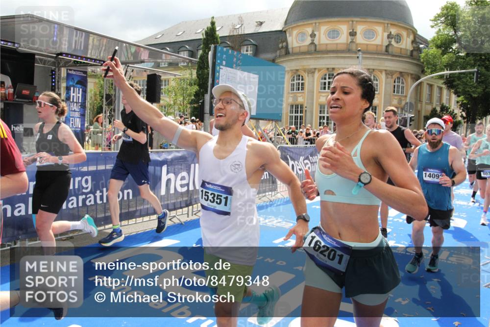 29.06.2025 - hella hamburg halbmarathon Michael Strokosch http://msf.ph/oto/8479348 29.06.2025 10:40:50 Ziel 1631, 1882, 2750, 4634, 4889, 5014, 5026, 5745, 6429, 7080, 7109, 7378, 7622, 8074, 8629, 9294, 9979, 10369, 10900, 11959, 14092, 15351, 16201, 16249, 17486 meine-sportfotos.de