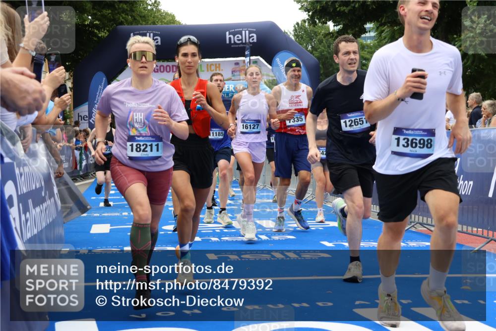29.06.2025 - hella hamburg halbmarathon Strokosch-Dieckow http://msf.ph/oto/8479392 29.06.2025 10:46:23 Ziel 1600, 2222, 2842, 4237, 4497, 6421, 6691, 6978, 7335, 8142, 8482, 8981, 9232, 9386, 9786, 11185, 11773, 12171, 12651, 12891, 13698, 14045, 14200, 14228, 14262, 14482, 15157, 16127, 18118, 18211, 18637, 19209 meine-sportfotos.de