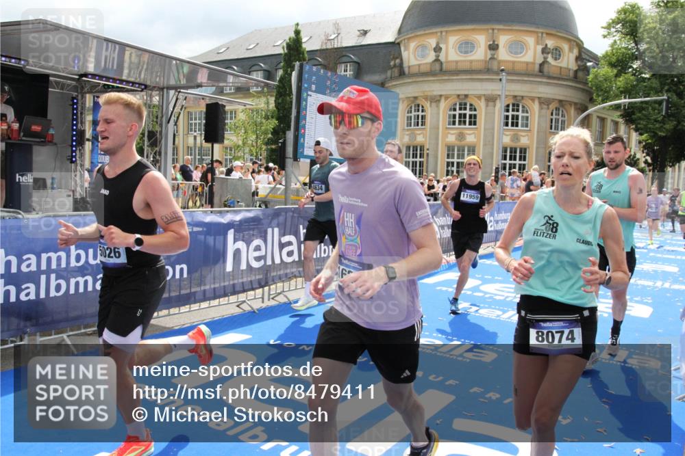 29.06.2025 - hella hamburg halbmarathon Michael Strokosch http://msf.ph/oto/8479411 29.06.2025 10:40:51 Ziel 1631, 1882, 2750, 4634, 4889, 5014, 5026, 5745, 6429, 7080, 7109, 7378, 8074, 8629, 9979, 10369, 10900, 11959, 14092, 14661, 15351, 16201, 16249, 17486 meine-sportfotos.de