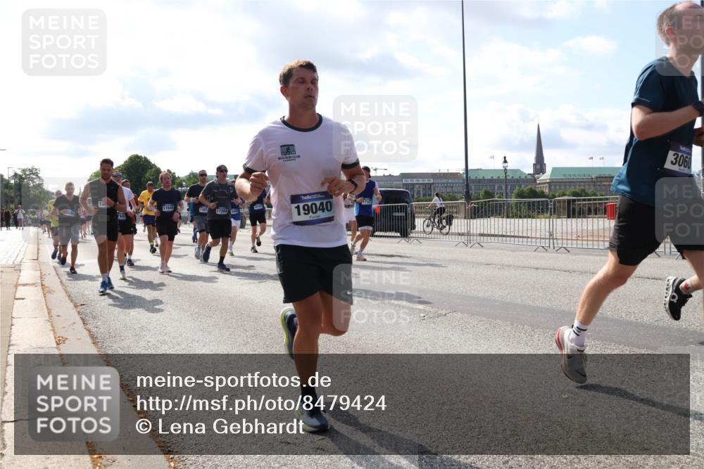 29.06.2025 - hella hamburg halbmarathon Lena Gebhardt http://msf.ph/oto/8479424 29.06.2025 09:56:06 Lombardsbrücke 1502, 11645, 1387, 17282, 19040, 17127, 3060, 1061, 1143, 1216, 1257, 1267, 1452, 1461, 1499, 1502, 1507, 1592, 1630, 1689, 2083, 2250, 2260, 2284, 2504, 2708, 2718, 2818, 2864, 2884, 3060, 3399, 3543, 3654, 3692, 3945, 4033, 4077, 4127, 4324, 4345, 4346, 4557, 4601, 5116, 5421, 5482, 5600, 5607, 6009, 6115, 6134, 6168, 6481, 6691, 6994, 7056, 7100, 7178, 7224, 7269, 7332, 7583, 7943, 8335, 8514, 8968, 8989, 8996, 9246, 9537, 10596 meine-sportfotos.de