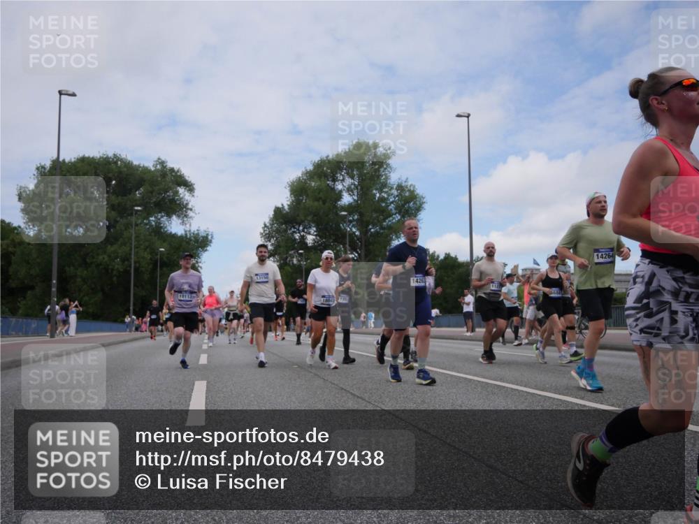 29.06.2025 - hella hamburg halbmarathon Luisa Fischer http://msf.ph/oto/8479438 29.06.2025 11:21:06 Kennedybrücke 10113, 13150, 14263, 112, 8688, 18043, 1350, 14264, 2317, 2375, 2605, 3312, 3541, 3739, 4474, 6666, 6688, 8790, 8791, 9955, 10113, 10557 meine-sportfotos.de