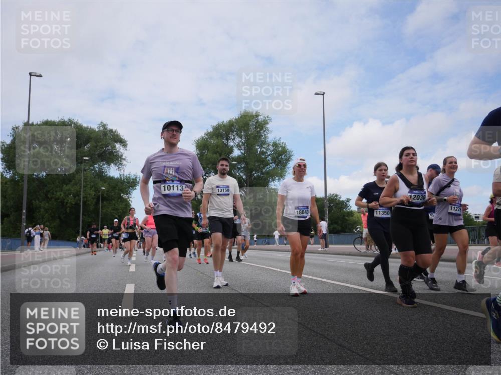 29.06.2025 - hella hamburg halbmarathon Luisa Fischer http://msf.ph/oto/8479492 29.06.2025 11:21:08 Kennedybrücke 10113, 13150, 18043, 11350, 12030, 11278, 2317, 2375, 3312, 3541, 3739, 4474, 6666, 6688, 8087, 8790, 8791, 9955, 10113, 10557 meine-sportfotos.de