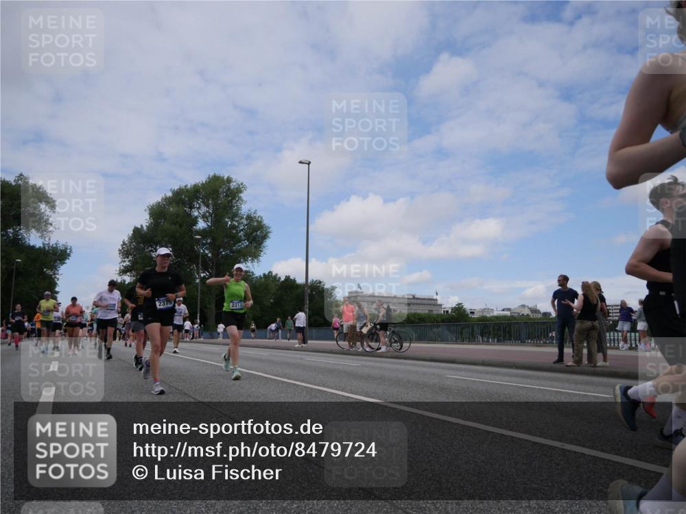 29.06.2025 - hella hamburg halbmarathon Luisa Fischer http://msf.ph/oto/8479724 29.06.2025 11:21:14 Kennedybrücke 2375, 2317, 1014, 1635, 2317, 2375, 3259, 3312, 3541, 3998, 6652, 8087, 8764, 8765, 8849, 8850, 9955, 10259, 10445, 10557 meine-sportfotos.de