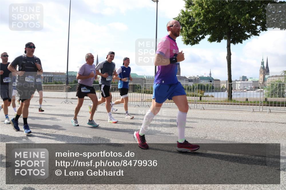29.06.2025 - hella hamburg halbmarathon Lena Gebhardt http://msf.ph/oto/8479936 29.06.2025 09:56:07 Lombardsbrücke 13875, 17282, 15157, 1662, 17131, 1061, 1143, 1216, 1257, 1267, 1452, 1461, 1499, 1502, 1507, 1592, 1630, 1689, 2083, 2250, 2260, 2284, 2504, 2818, 2864, 2884, 3060, 3399, 3543, 3654, 3692, 3945, 4033, 4077, 4127, 4324, 4345, 4346, 4557, 4601, 5116, 5482, 5600, 5607, 6009, 6115, 6134, 6168, 6481, 6691, 6994, 7056, 7100, 7178, 7224, 7269, 7332, 7583, 7943, 8335, 8514, 8968, 8989, 8996, 9246, 9537, 10596 meine-sportfotos.de
