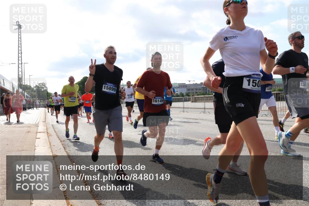29.06.2025 - hella hamburg halbmarathon Lena Gebhardt http://msf.ph/oto/8480149 29.06.2025 09:56:09 Lombardsbrücke 14928, 18729, 15899, 15714, 16149, 15012, 150, 1450, 138, 1061, 1143, 1216, 1257, 1267, 1452, 1461, 1499, 1502, 1507, 1592, 1630, 1689, 2083, 2250, 2260, 2284, 2504, 2818, 2864, 2884, 3060, 3256, 3399, 3543, 3654, 3692, 3945, 4033, 4077, 4127, 4324, 4345, 4346, 4557, 4601, 5116, 5482, 5600, 5607, 5978, 6115, 6134, 6168, 6481, 6511, 6512, 6994, 7056, 7100, 7178, 7224, 7269, 7332, 7583, 7943, 8335, 8514, 8968, 8989, 8996, 9246, 9537, 10596 meine-sportfotos.de