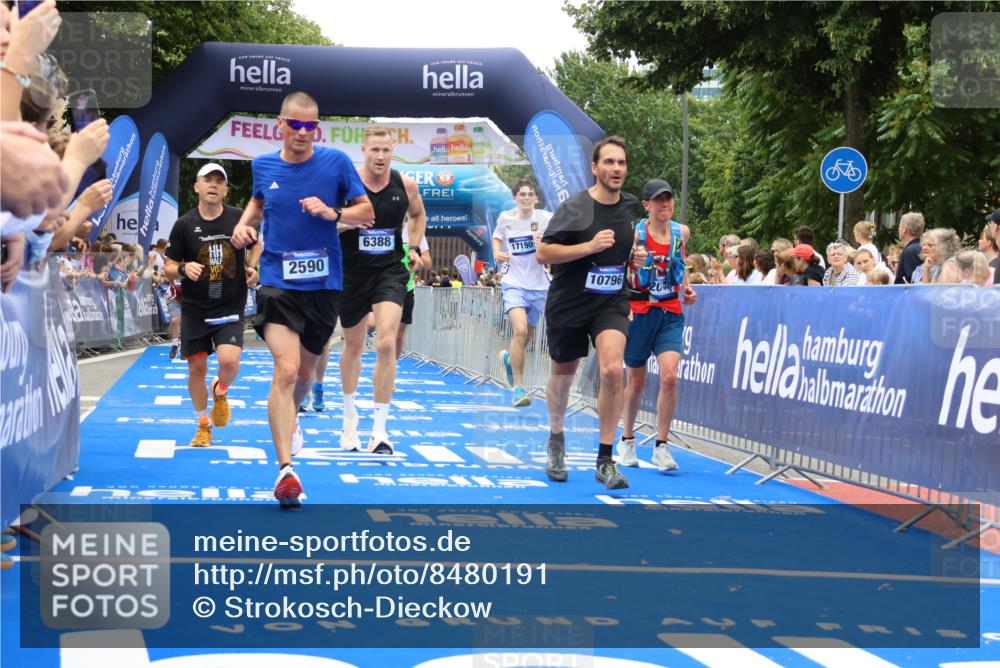 29.06.2025 - hella hamburg halbmarathon Strokosch-Dieckow http://msf.ph/oto/8480191 29.06.2025 10:46:13 Ziel 1569, 1600, 1759, 2048, 2590, 2707, 3056, 3087, 4949, 6388, 6691, 7450, 7961, 8142, 9497, 10796, 11094, 11125, 14200, 14262, 16136, 16466, 16475, 17190, 18118, 18702, 18797 meine-sportfotos.de