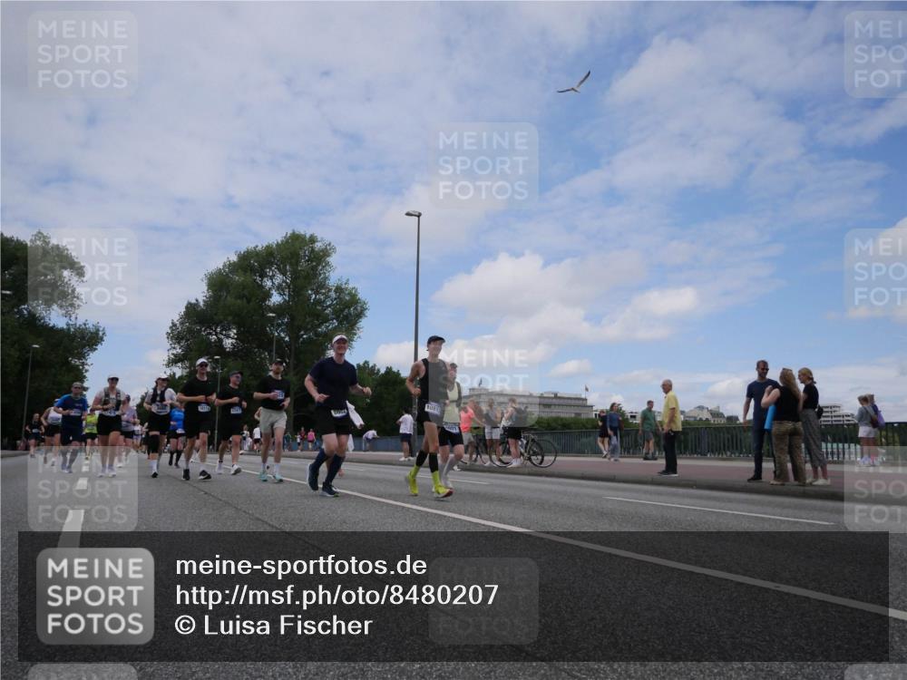 29.06.2025 - hella hamburg halbmarathon Luisa Fischer http://msf.ph/oto/8480207 29.06.2025 11:21:29 Kennedybrücke 10114, 8602, 10811, 601, 4005, 4486, 4725, 7569, 8601, 8602, 8820, 9868, 10114, 10817 meine-sportfotos.de
