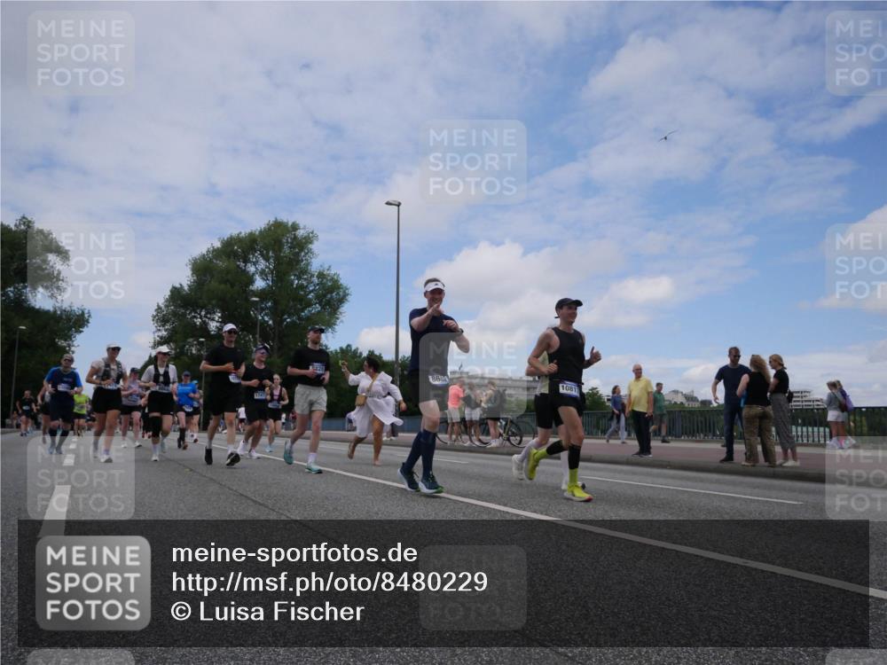 29.06.2025 - hella hamburg halbmarathon Luisa Fischer http://msf.ph/oto/8480229 29.06.2025 11:21:30 Kennedybrücke 8602, 1081, 4005, 4725, 6932, 7569, 8601, 8602, 8820, 9868, 10114, 10817 meine-sportfotos.de