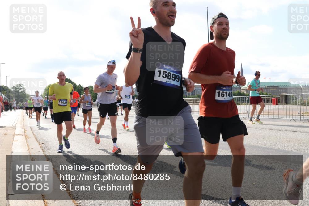 29.06.2025 - hella hamburg halbmarathon Lena Gebhardt http://msf.ph/oto/8480285 29.06.2025 09:56:09 Lombardsbrücke 14928, 8989, 2675, 15714, 15899, 16149, 1061, 1143, 1216, 1257, 1267, 1452, 1461, 1499, 1502, 1507, 1592, 1630, 1689, 2083, 2250, 2260, 2284, 2504, 2818, 2864, 2884, 3060, 3256, 3399, 3543, 3654, 3692, 3945, 4033, 4077, 4127, 4324, 4345, 4346, 4557, 4601, 5116, 5482, 5600, 5607, 5978, 6115, 6134, 6168, 6481, 6511, 6512, 6994, 7056, 7100, 7178, 7224, 7269, 7332, 7583, 7943, 8335, 8514, 8968, 8989, 8996, 9246, 9537, 10596 meine-sportfotos.de