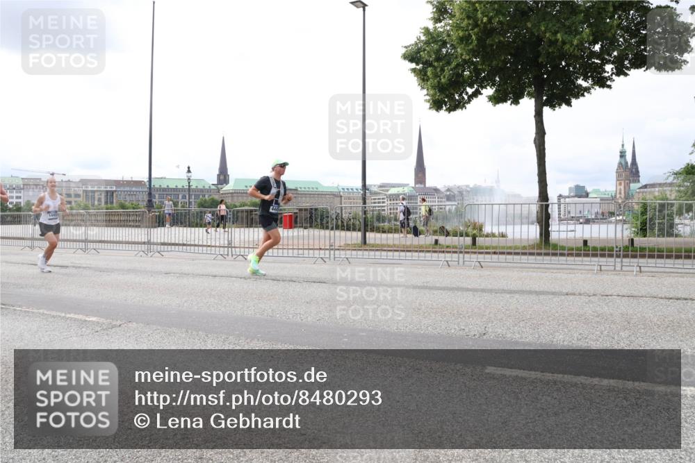 29.06.2025 - hella hamburg halbmarathon Lena Gebhardt http://msf.ph/oto/8480293 29.06.2025 10:33:35 Lombardsbrücke 1189, 1275, 1764, 1896, 1995, 2038, 2054, 2085, 2342, 2776, 2838, 3170, 3264, 3341, 3560, 3812, 4164, 4361, 4433, 4445, 4449, 4696, 4942, 5075, 5096, 5141, 5180, 5557, 5566, 5569, 5581, 5821, 5822, 5887, 5917, 6109, 6515, 6516, 6773, 6854, 6956, 6999, 7027, 7565, 7653, 7705, 8021, 8157, 8202, 8282, 8375, 8377, 8383, 8401, 8595, 8891, 9234, 9258, 9289, 9438, 9591, 9592, 9750, 9780, 9799, 9995, 10007, 10561, 11229, 11713, 11811, 11826, 12039 meine-sportfotos.de