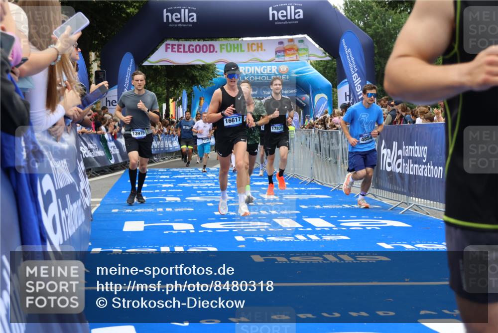 29.06.2025 - hella hamburg halbmarathon Strokosch-Dieckow http://msf.ph/oto/8480318 29.06.2025 10:45:43 Ziel 4345, 4854, 5047, 6071, 6290, 6711, 7385, 11291, 11495, 13975, 14374, 14764, 16617, 16624, 17332, 17674, 17835, 18862 meine-sportfotos.de