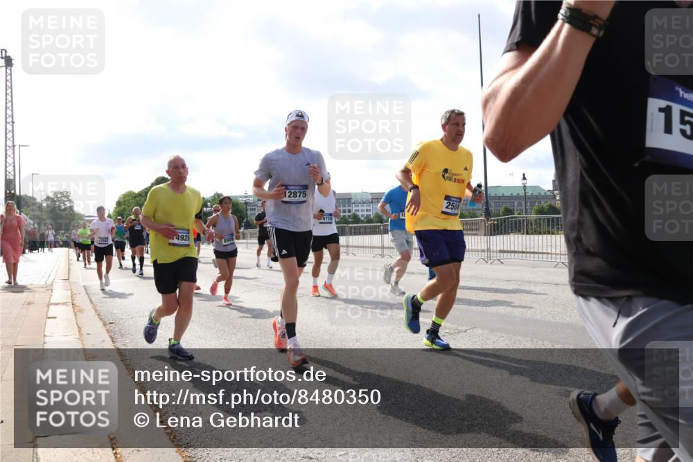 29.06.2025 - hella hamburg halbmarathon Lena Gebhardt http://msf.ph/oto/8480350 29.06.2025 09:56:09 Lombardsbrücke 4928, 17842, 8989, 12875, 5714, 2504, 15, 1061, 1143, 1216, 1257, 1267, 1452, 1461, 1499, 1502, 1507, 1592, 1630, 1689, 2083, 2250, 2260, 2284, 2504, 2818, 2864, 2884, 3060, 3256, 3399, 3543, 3654, 3692, 3945, 4033, 4077, 4127, 4324, 4345, 4346, 4557, 4601, 5116, 5482, 5600, 5607, 5978, 6115, 6134, 6168, 6481, 6511, 6512, 6994, 7056, 7100, 7178, 7224, 7269, 7332, 7583, 7943, 8335, 8514, 8968, 8989, 8996, 9246, 9537, 10596 meine-sportfotos.de