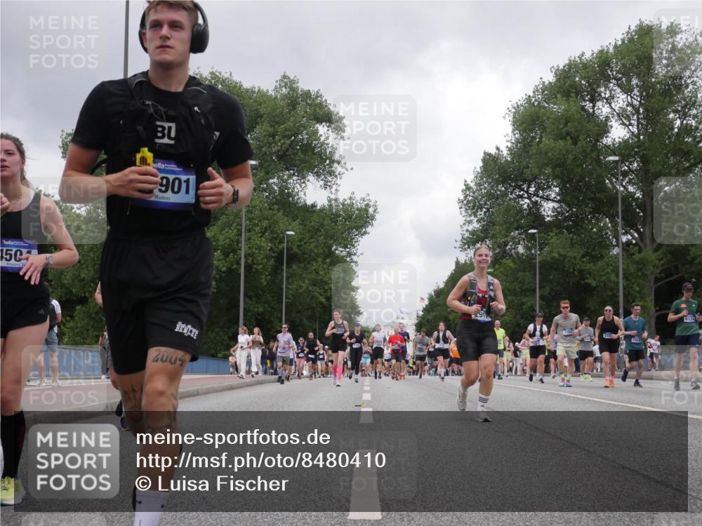 29.06.2025 - hella hamburg halbmarathon Luisa Fischer http://msf.ph/oto/8480410 29.06.2025 10:49:38 Kennedybrücke 150, 901, 2004, 91, 316, 1023, 6124, 1695, 1983, 2398, 2917, 3160, 3164, 5044, 6124, 6161, 8477, 9243, 10230, 10367 meine-sportfotos.de