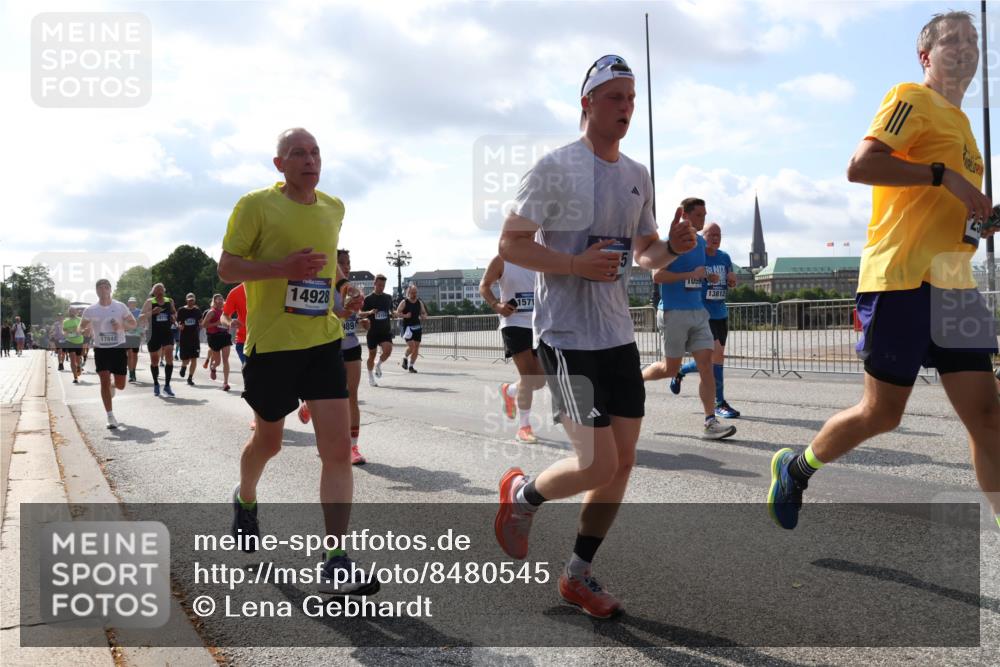 29.06.2025 - hella hamburg halbmarathon Lena Gebhardt http://msf.ph/oto/8480545 29.06.2025 09:56:10 Lombardsbrücke 17842, 14928, 1059, 1571, 13812, 989, 1061, 1143, 1216, 1257, 1267, 1452, 1461, 1499, 1502, 1507, 1592, 1630, 1689, 2083, 2250, 2260, 2504, 2818, 2864, 2884, 2953, 3060, 3256, 3543, 3654, 3692, 3945, 4033, 4077, 4127, 4324, 4345, 4346, 4557, 4601, 5116, 5482, 5600, 5607, 5978, 6115, 6134, 6168, 6481, 6511, 6512, 6994, 7056, 7100, 7178, 7224, 7269, 7332, 7583, 7943, 8335, 8514, 8968, 8989, 8996, 9246, 9537, 10596 meine-sportfotos.de