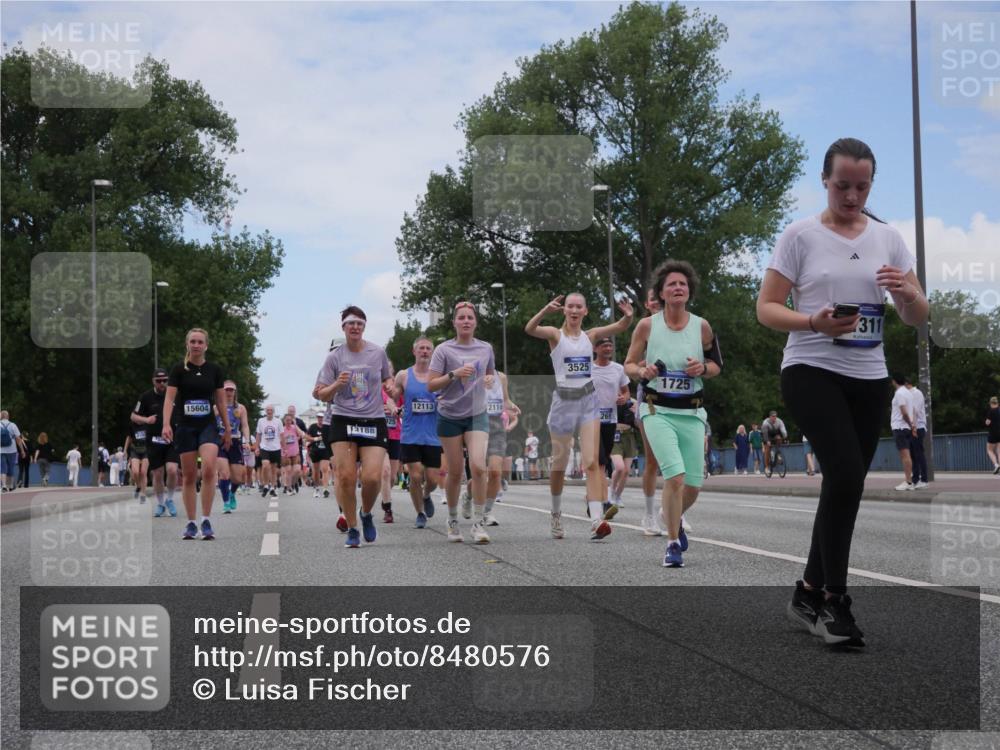 29.06.2025 - hella hamburg halbmarathon Luisa Fischer http://msf.ph/oto/8480576 29.06.2025 11:21:40 Kennedybrücke 15604, 5, 3188, 12113, 2114, 3525, 269, 1725, 311, 1725, 3525, 3526, 4005, 4081, 6269, 6932, 7801, 9106, 10887 meine-sportfotos.de