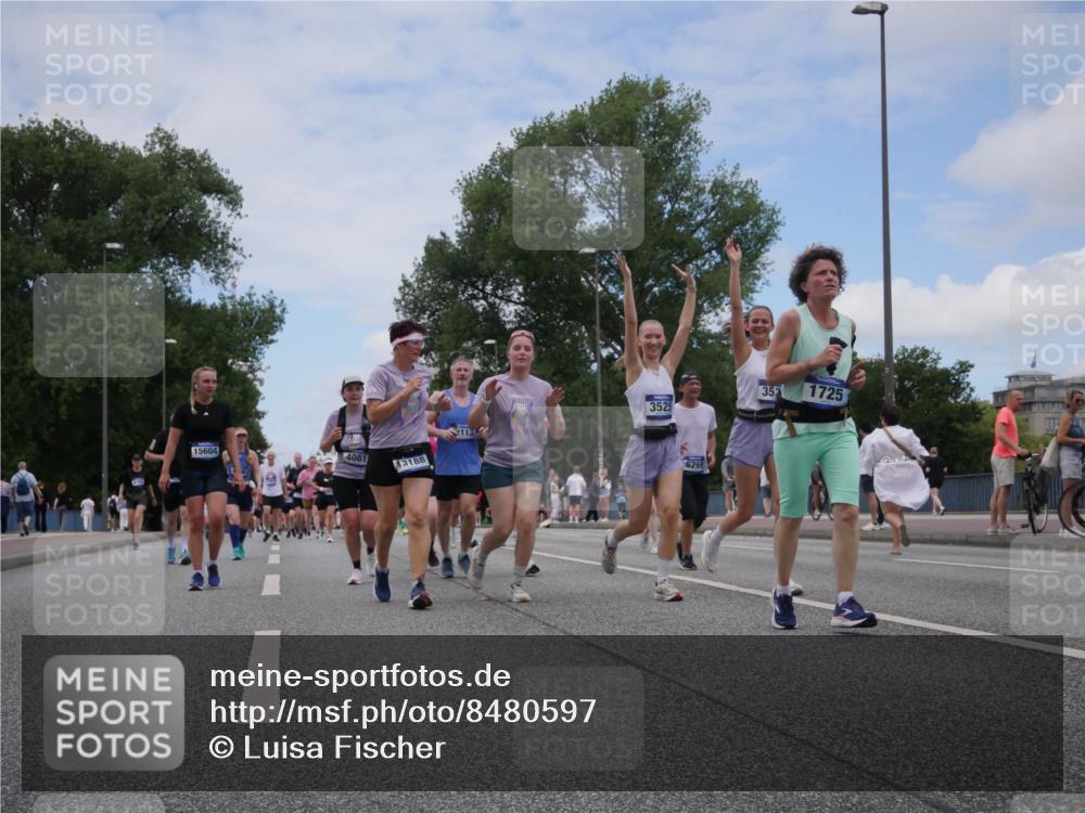29.06.2025 - hella hamburg halbmarathon Luisa Fischer http://msf.ph/oto/8480597 29.06.2025 11:21:41 Kennedybrücke 15604, 4081, 3188, 113, 3525, 357, 1725, 6269, 1725, 3525, 3526, 4005, 4081, 6269, 6932, 7801, 9106, 10887 meine-sportfotos.de