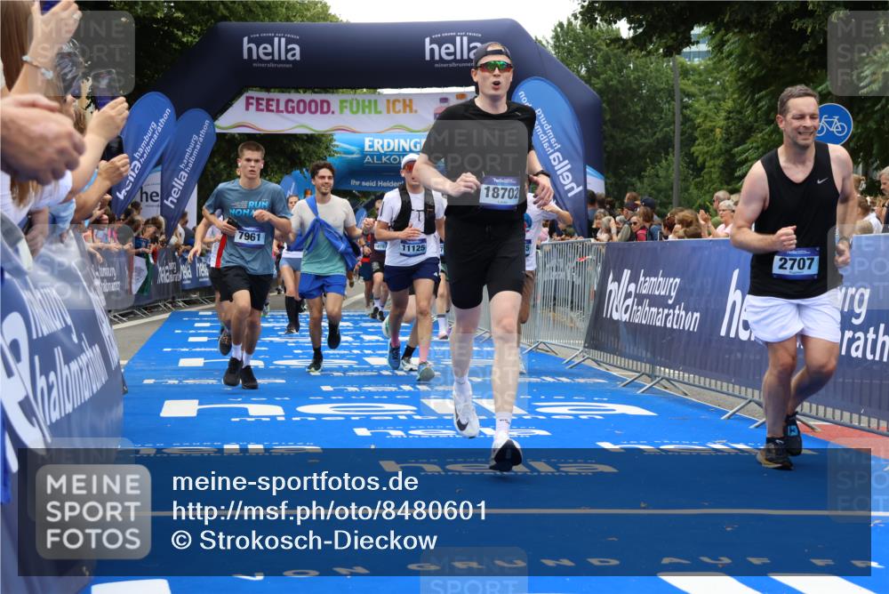 29.06.2025 - hella hamburg halbmarathon Strokosch-Dieckow http://msf.ph/oto/8480601 29.06.2025 10:46:07 Ziel 1569, 1759, 2048, 2590, 2707, 3087, 4949, 5648, 6388, 6460, 7450, 7961, 8269, 9585, 10796, 11094, 11125, 11936, 12269, 13630, 14804, 16136, 16466, 16475, 17190, 18081, 18702, 18797 meine-sportfotos.de