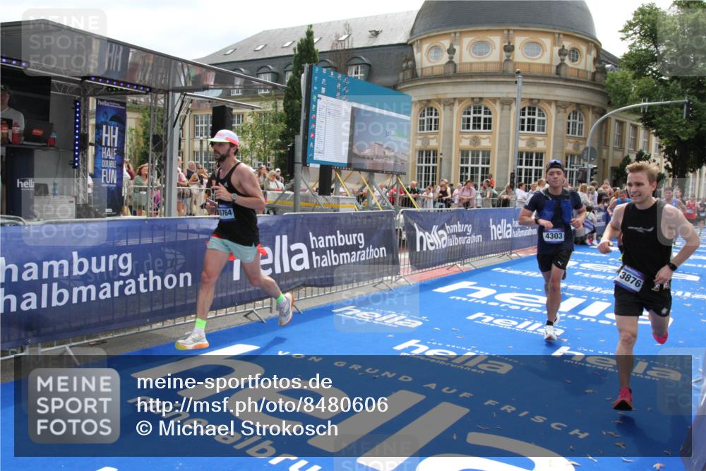 29.06.2025 - hella hamburg halbmarathon Michael Strokosch http://msf.ph/oto/8480606 29.06.2025 10:41:25 Ziel 1570, 4303, 6771, 7432, 7774, 10783, 13876, 14555, 16816, 18412, 18509, 18573, 18764 meine-sportfotos.de