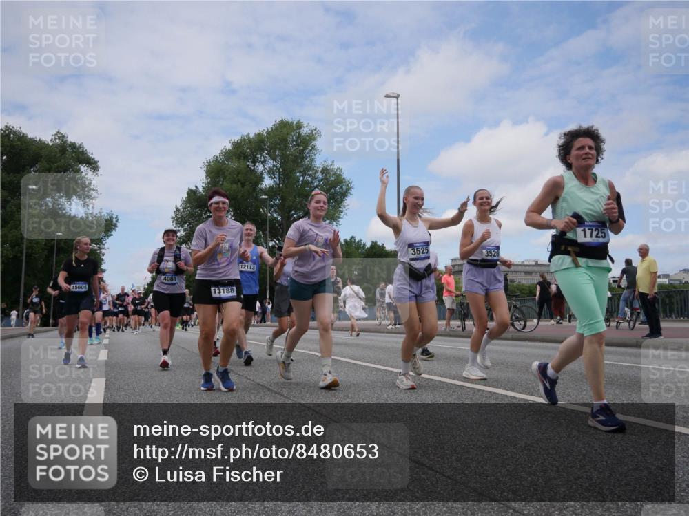 29.06.2025 - hella hamburg halbmarathon Luisa Fischer http://msf.ph/oto/8480653 29.06.2025 11:21:42 Kennedybrücke 15604, 4081, 13188, 12113, 3525, 3526, 1725, 1725, 3525, 3526, 4005, 4081, 6269, 6932, 7484, 7488, 7801, 9106, 10887 meine-sportfotos.de