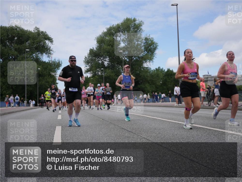 29.06.2025 - hella hamburg halbmarathon Luisa Fischer http://msf.ph/oto/8480793 29.06.2025 11:21:46 Kennedybrücke 7801, 9106, 16959, 1725, 2559, 2560, 3015, 3525, 4081, 4100, 5233, 6269, 7484, 7488, 7801, 9106, 10887 meine-sportfotos.de
