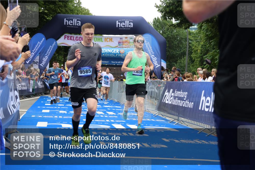 29.06.2025 - hella hamburg halbmarathon Strokosch-Dieckow http://msf.ph/oto/8480851 29.06.2025 10:46:05 Ziel 1759, 2189, 2707, 3087, 5648, 6460, 7450, 7961, 8269, 9585, 11094, 11125, 11936, 12269, 13630, 14462, 14804, 16136, 16466, 16475, 18081, 18702, 18797 meine-sportfotos.de