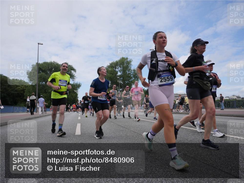 29.06.2025 - hella hamburg halbmarathon Luisa Fischer http://msf.ph/oto/8480906 29.06.2025 11:21:54 Kennedybrücke 12273, 12272, 300, 2559, 140, 1295, 2300, 2559, 2560, 3015, 4100, 4201, 5233, 5780, 6240, 6402, 6405, 7285, 7286, 7484, 7488 meine-sportfotos.de