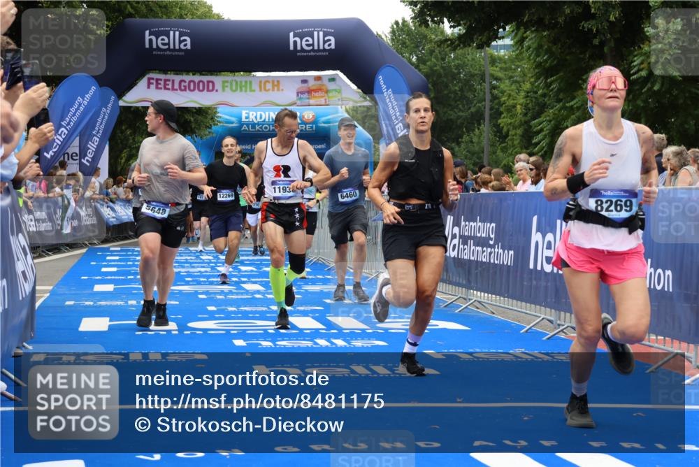 29.06.2025 - hella hamburg halbmarathon Strokosch-Dieckow http://msf.ph/oto/8481175 29.06.2025 10:46:01 Ziel 2189, 2707, 4277, 5648, 6460, 6532, 7961, 8269, 8577, 8871, 9585, 11125, 11936, 12084, 12269, 13630, 14462, 14804, 15149, 16136, 16466, 16475, 17008, 18081, 18702, 19116 meine-sportfotos.de