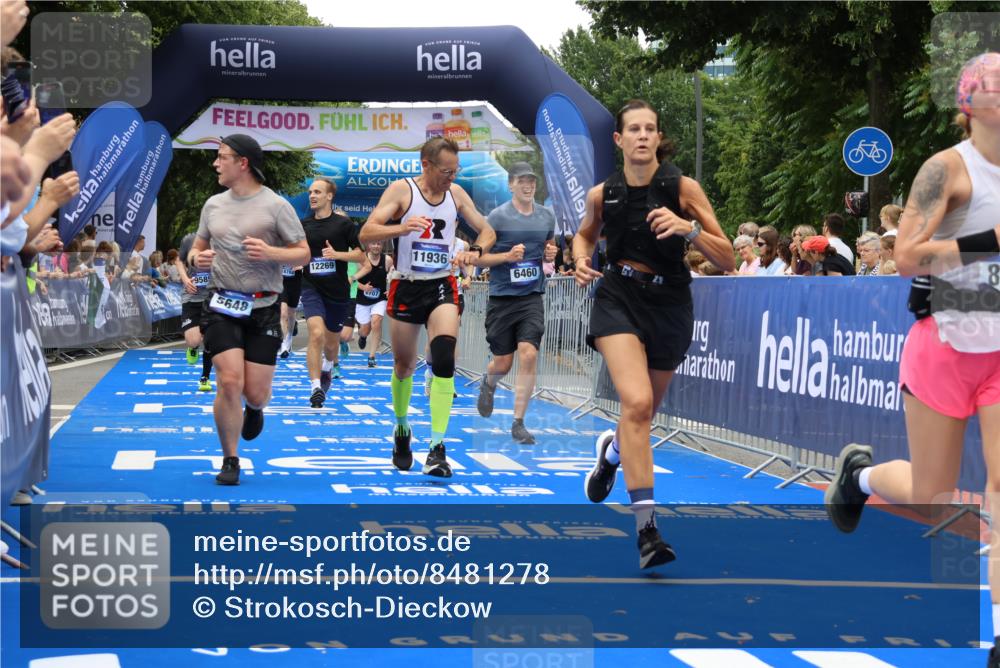 29.06.2025 - hella hamburg halbmarathon Strokosch-Dieckow http://msf.ph/oto/8481278 29.06.2025 10:46:02 Ziel 1759, 2189, 2707, 3087, 4277, 5648, 6460, 7961, 8269, 8577, 8871, 9585, 11125, 11936, 12084, 12269, 13630, 14462, 14804, 16136, 16466, 16475, 17008, 18081, 18702, 19116 meine-sportfotos.de