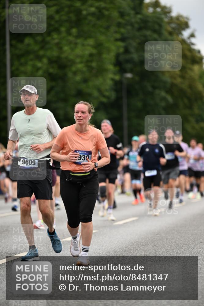 29.06.2025 - hella hamburg halbmarathon Dr. Thomas Lammeyer http://msf.ph/oto/8481347 29.06.2025 11:05:39 Kennedybrücke 1181, 1913, 2255, 2430, 2517, 2607, 2791, 2799, 2939, 3080, 3489, 3589, 3671, 4175, 4176, 4440, 4911, 4926, 5189, 5297, 6197, 6538, 6756, 6774, 7008, 7255, 7288, 7701, 7738, 8518, 9184, 9609, 9662, 9666, 10116, 10117, 10118, 10131, 10154, 10255, 10256, 10272, 10761 meine-sportfotos.de